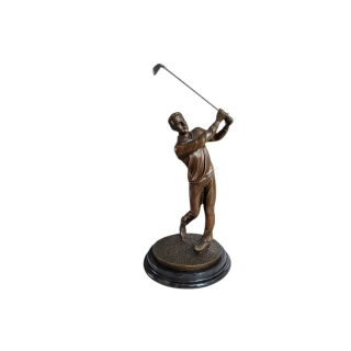 Golfista – bronzová socha hráče golfu, elegantní golfová dekorace do kanceláře