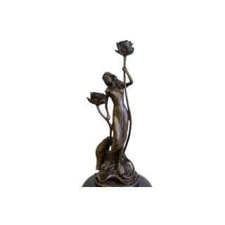 Secesní bronzový svícen – žena s lekníny