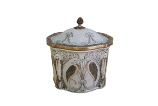 Porcelánová dóza ve stylu Art Nouveau s bronzovým kováním