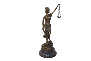 Spravedlnost – Justitia Themis, bronzová socha, elegantní soška bohyně práva