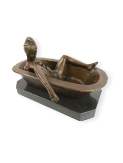 Akt ženy ve vaně – bronzová socha