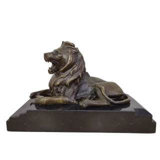 Bronzová socha lva s mramorovým podstavcem – královská zvířecí socha