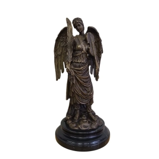 Bronzová socha anděla podepsaná A. Moreau. Pravý bronz s patinou, mramorový podstavec, elegantní umělecká dekorace do interiéru.