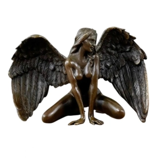 Okřídlená nahá dívka - bronzová soška