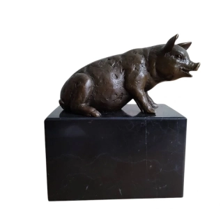 Bronzová socha prasátka na mramoru – signovaný bronz s patinou, slévárenská značka, dekorace, sběratelský dárek