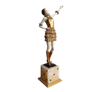 Art Deco socha tanečnice na kostce – elegantní dekorace, vintage styl, výrazná figurka do interiéru