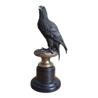 Orel na mramorovém podstavci – signovaný bronz A. Thorburn, francouzská sběratelská socha