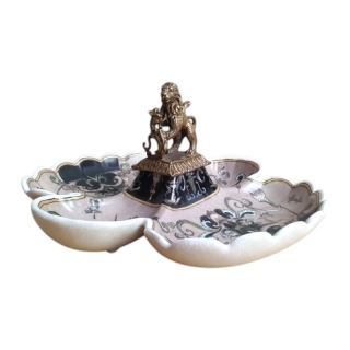 Porcelánová miska s bronzovým lvem – dekorativní servírovací mísa ve stylu Art Nouveau
